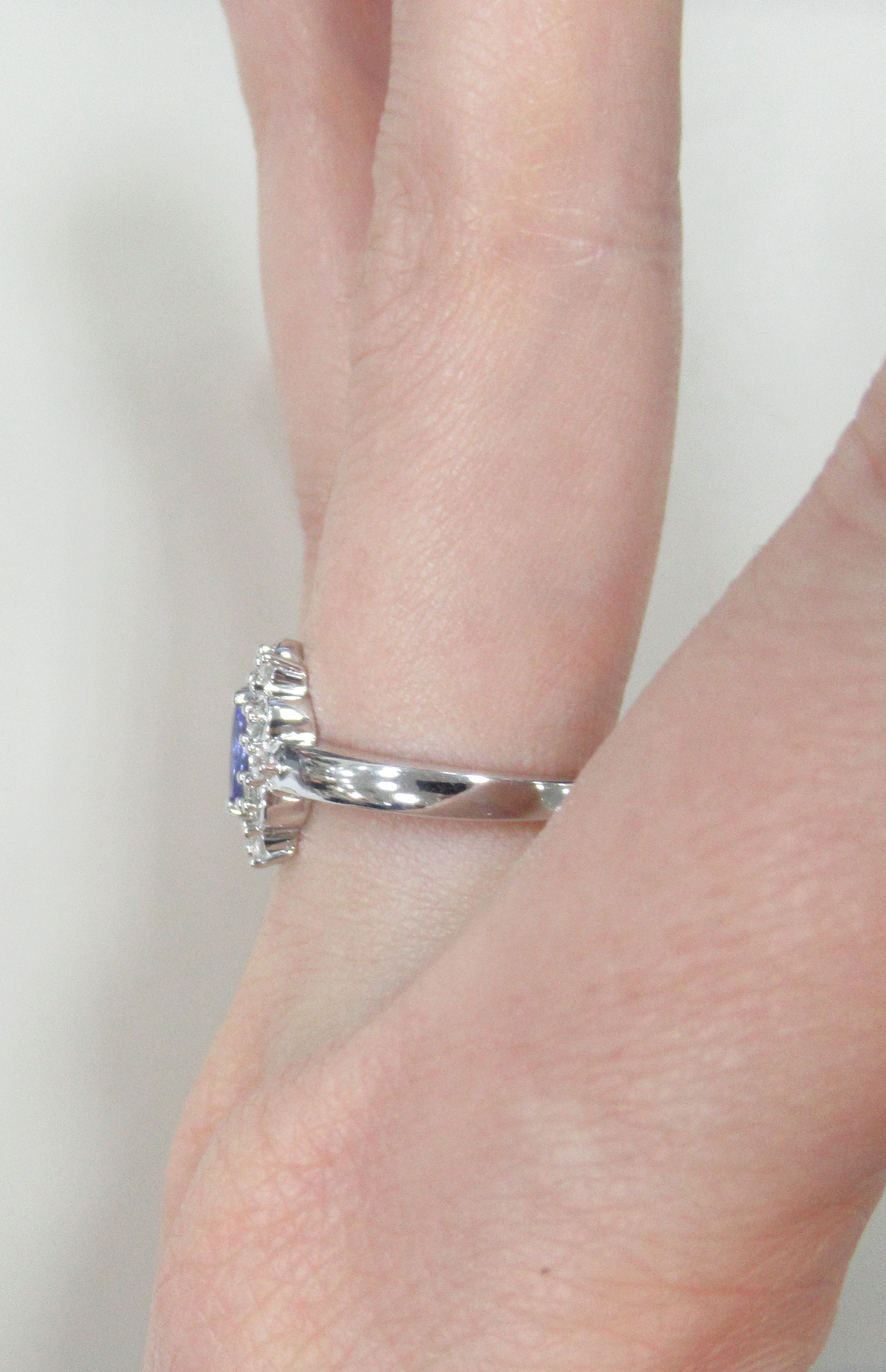 Серебряное кольцо с танзанитом